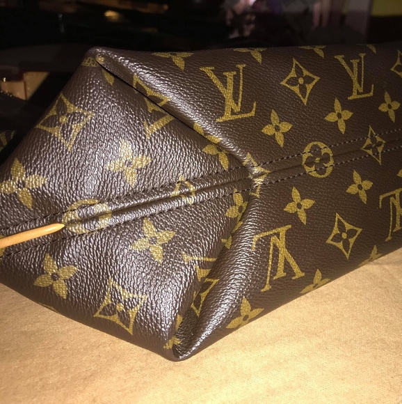 Authentic Louis Vuitton Sully MM - Picture 3 of 8